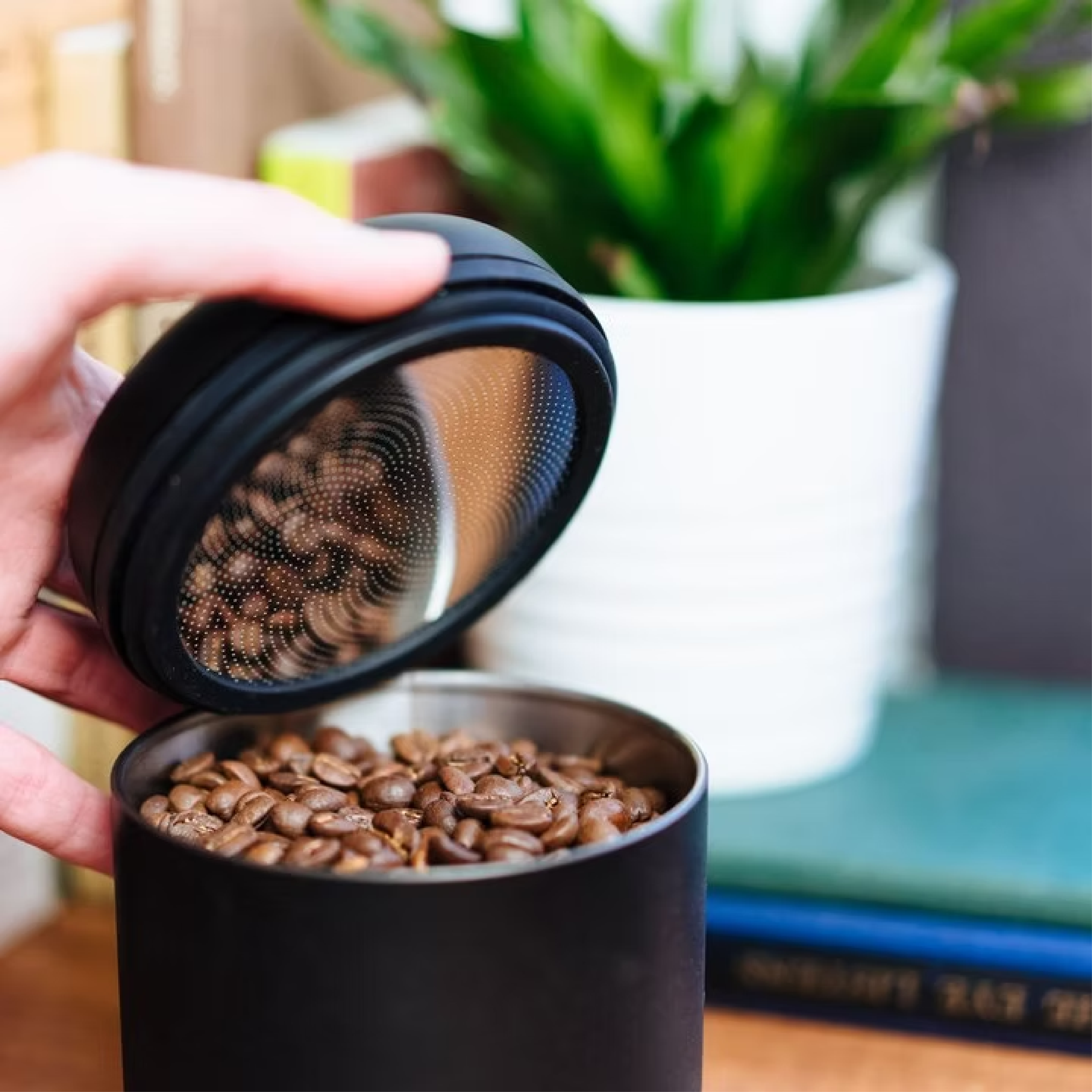 Fellow Atmos Coffee Vacuum Canister - Matt Black 0.7 Litre