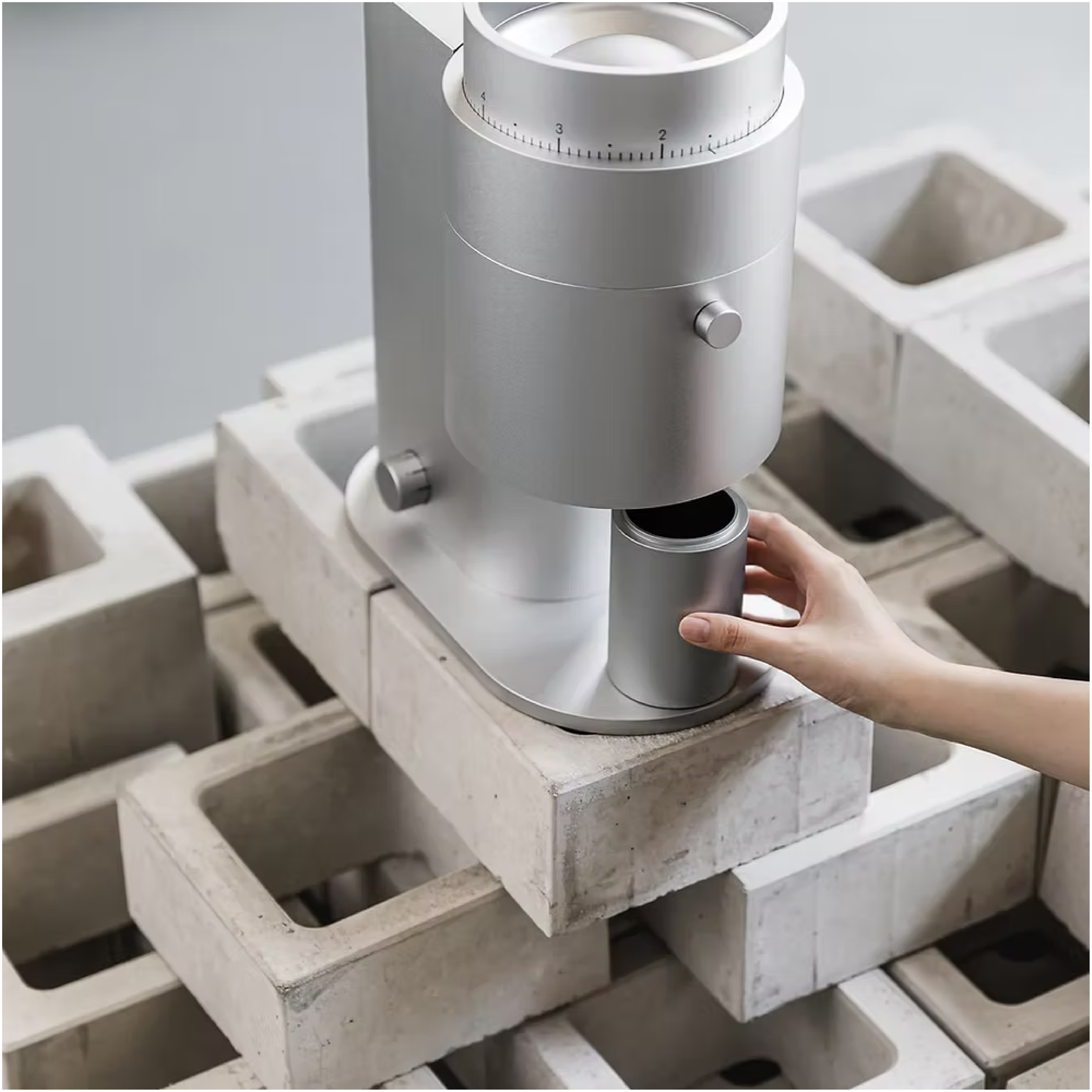 Lagom 01 Flat Burr Single-Dosing Coffee Grinder