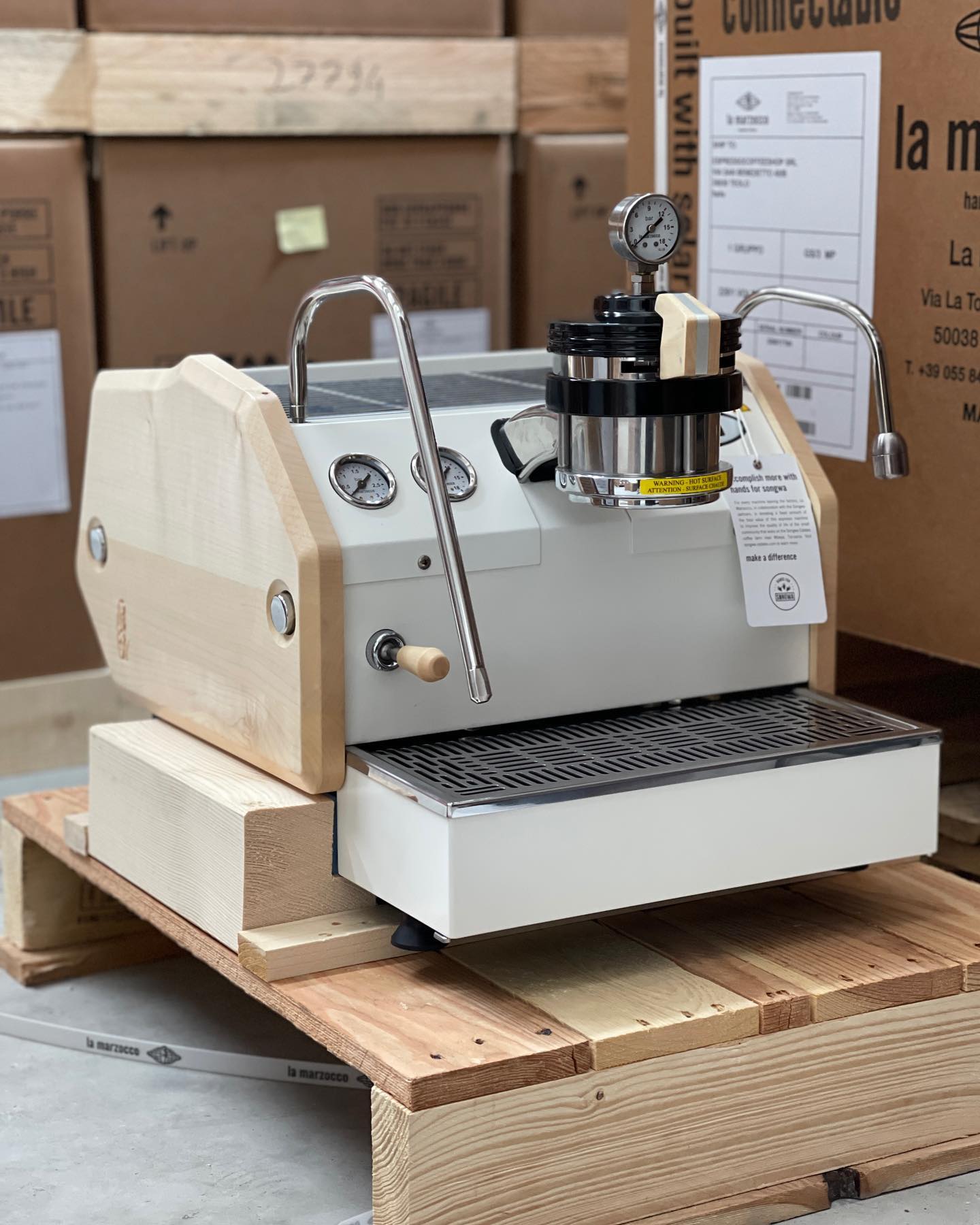 La Marzocco GS3 MP Flat White Maple Edition Espresso Machine. Unbox